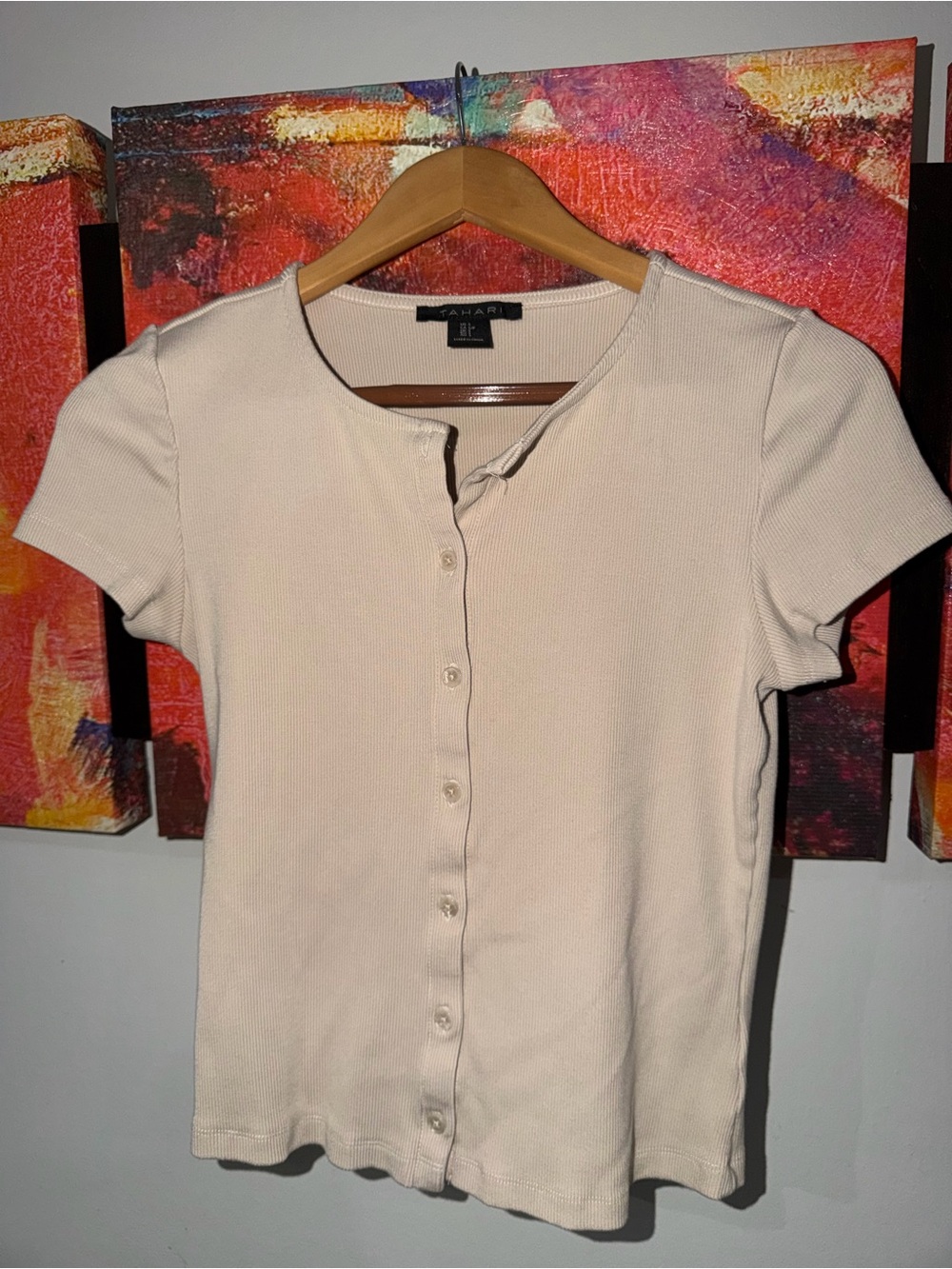 Tahari Short Sleeve Button Front Top. Size: S.